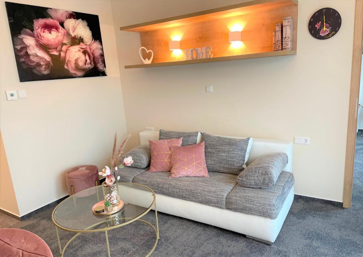 Likedaheim Apartments Rosbach vor der Höhe Екстериор снимка